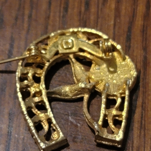 HORSE SHOE arched brooch pin mother of pearl flower goldtone vintage Rodeo Faire - Picture 5 of 9
